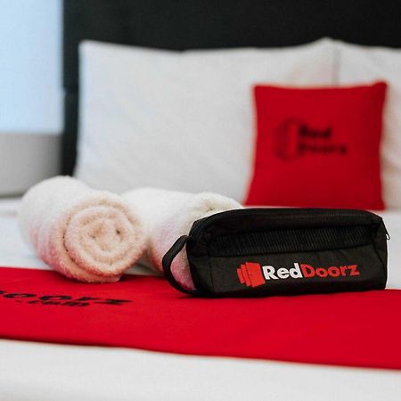 فندق Reddoorz Near Mojokerto Train Station المظهر الخارجي الصورة