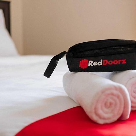 فندق Reddoorz Near Mojokerto Train Station المظهر الخارجي الصورة