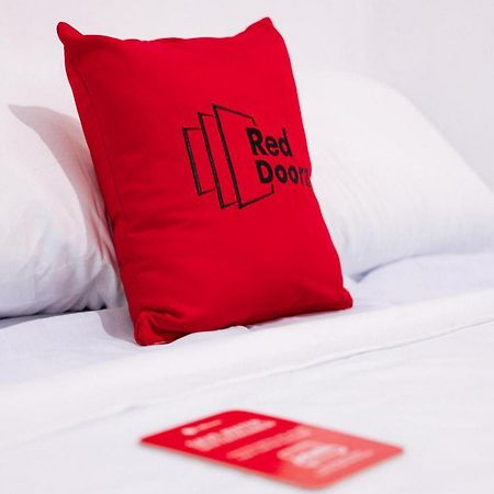 فندق Reddoorz Near Mojokerto Train Station المظهر الخارجي الصورة