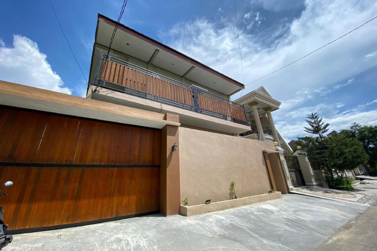 فندق Reddoorz Near Mojokerto Train Station المظهر الخارجي الصورة