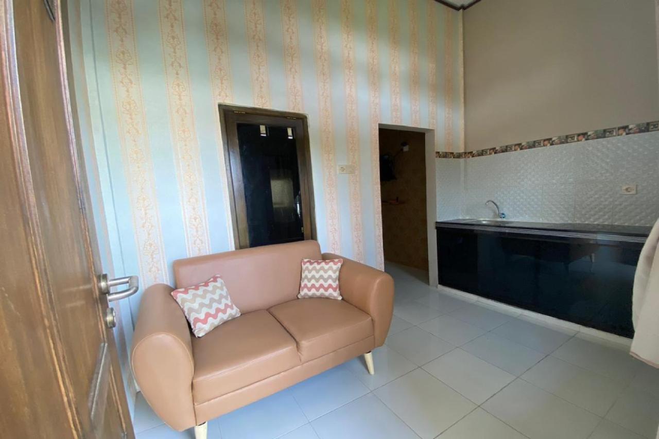 فندق Reddoorz Near Mojokerto Train Station المظهر الخارجي الصورة