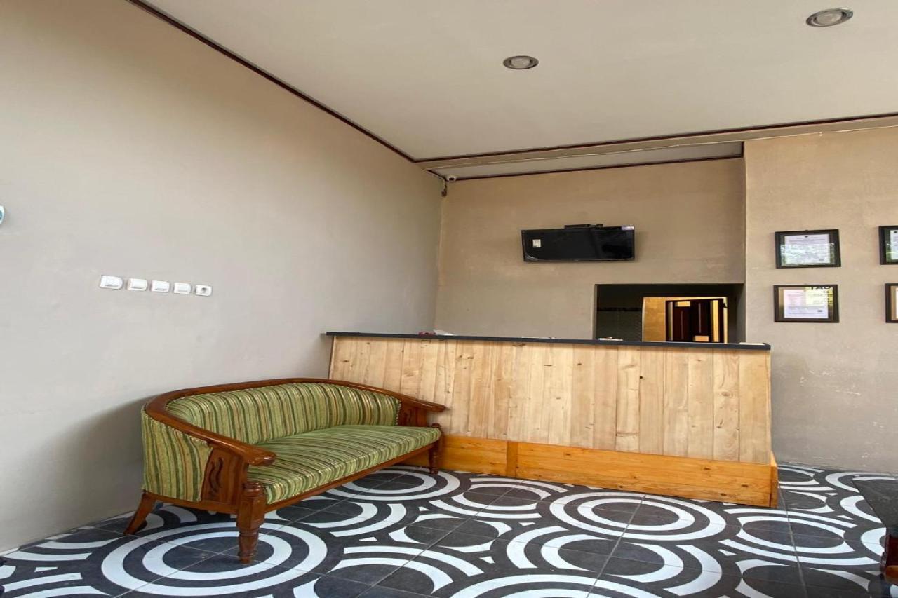 فندق Reddoorz Near Mojokerto Train Station المظهر الخارجي الصورة