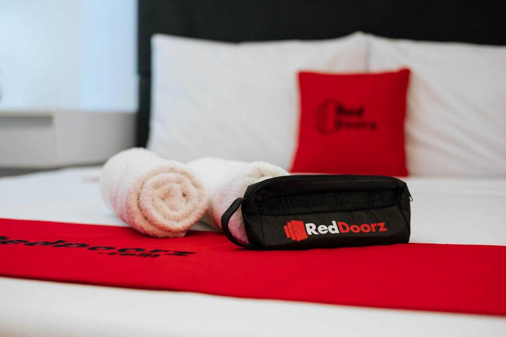 فندق Reddoorz Near Mojokerto Train Station المظهر الخارجي الصورة